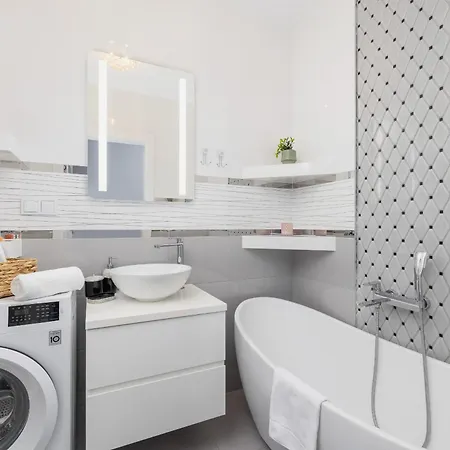 Cracow Pradnik Spacious & Family With 3 Bedroom By Renters Prestige *