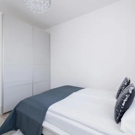 Apartment Cracow Pradnik Spacious & Family With 3 Bedroom By Renters Prestige