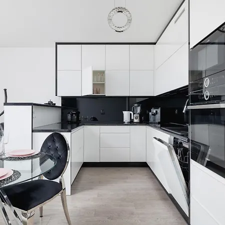 Cracow Pradnik Spacious & Family With 3 Bedroom By Renters Prestige